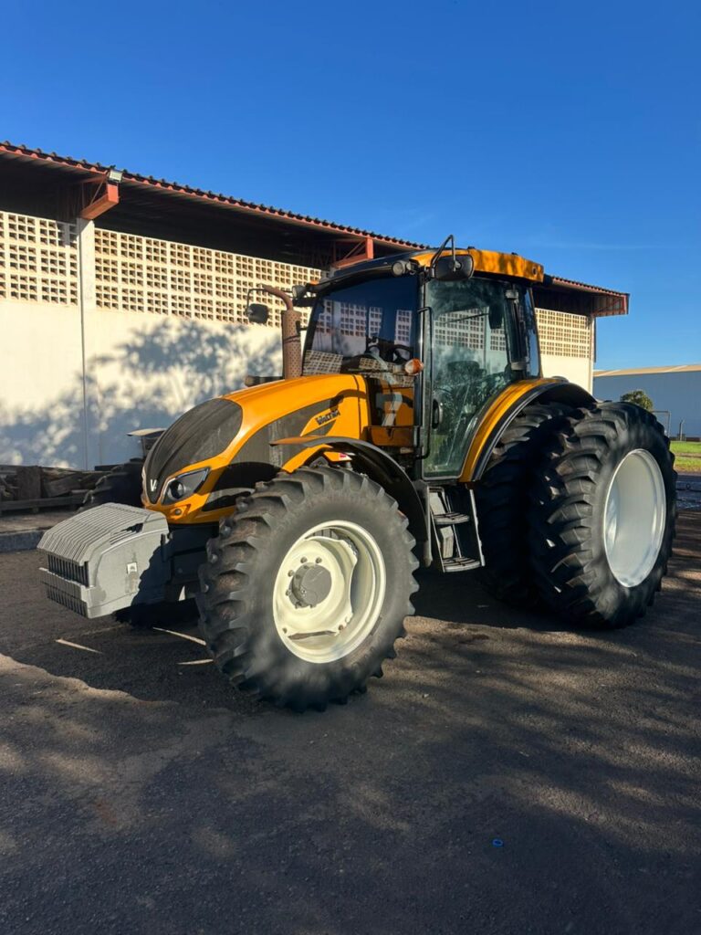 Trator Valtra – 26040355